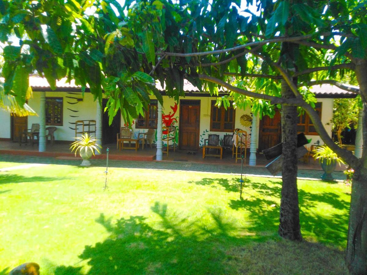 Lobster Inn Trincomalee Ngoại thất bức ảnh