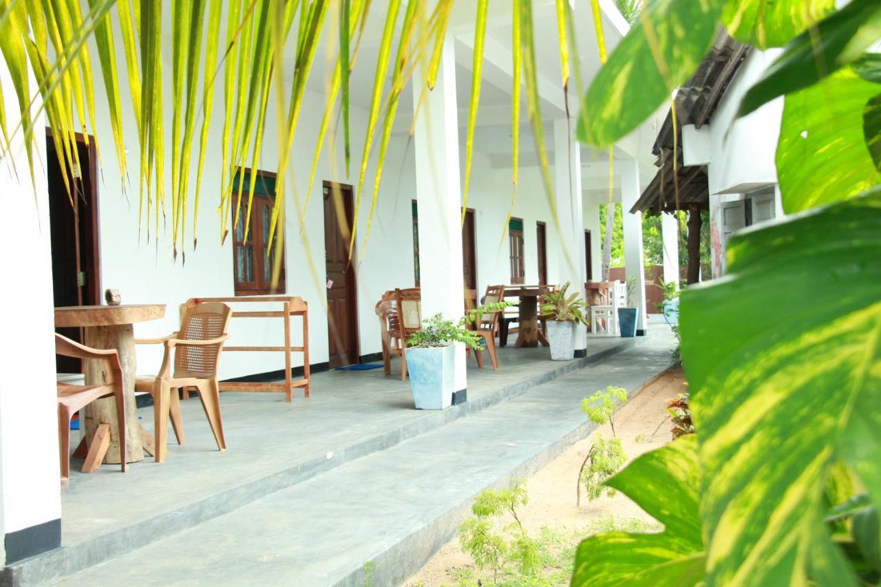 Lobster Inn Trincomalee Ngoại thất bức ảnh