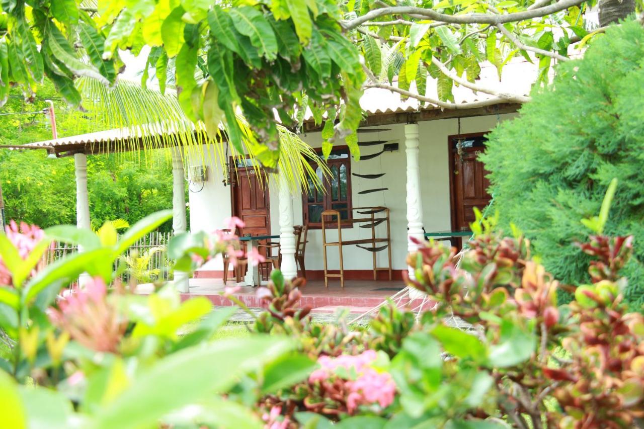 Lobster Inn Trincomalee Ngoại thất bức ảnh